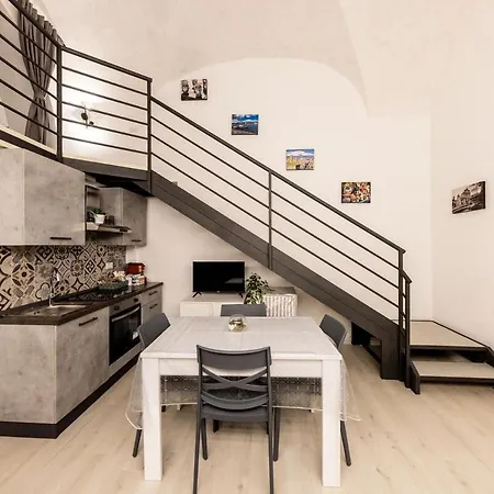 For 6 With Jacuzzi In The Center Of Apartment
