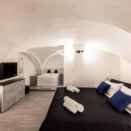For 6 With Jacuzzi In The Center Of * Catania